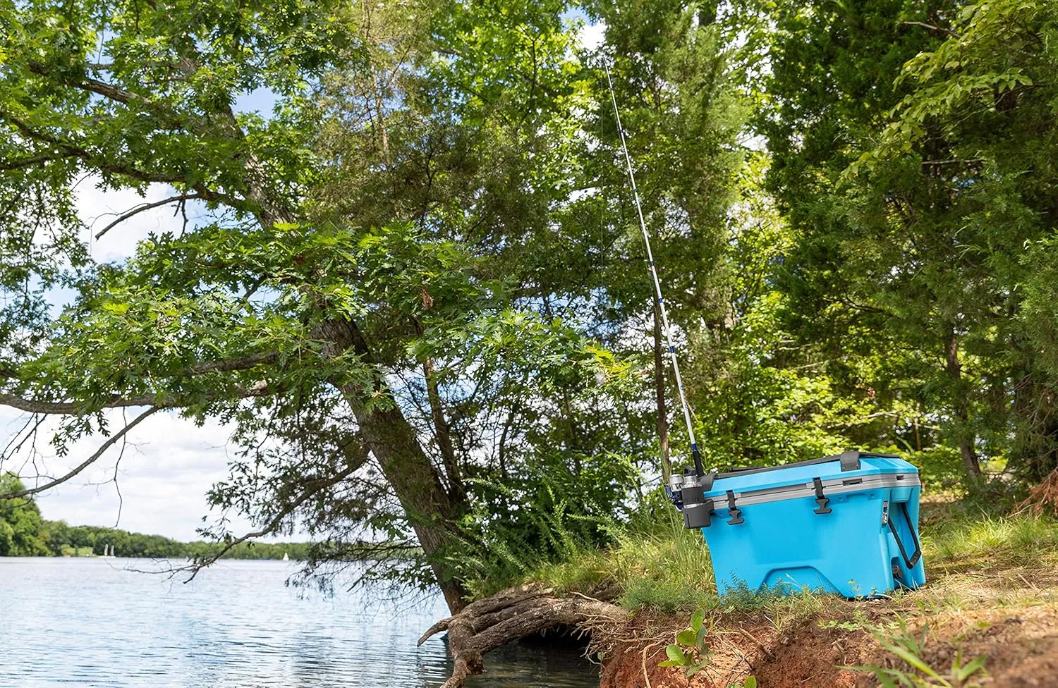 Camco Currituck Cyan Blue and Gray 30 Quart Cooler - Rugged Exterior Made for Camping, Hunting, Fishing and Tailgating - Comes with Cooler Basket (51712)