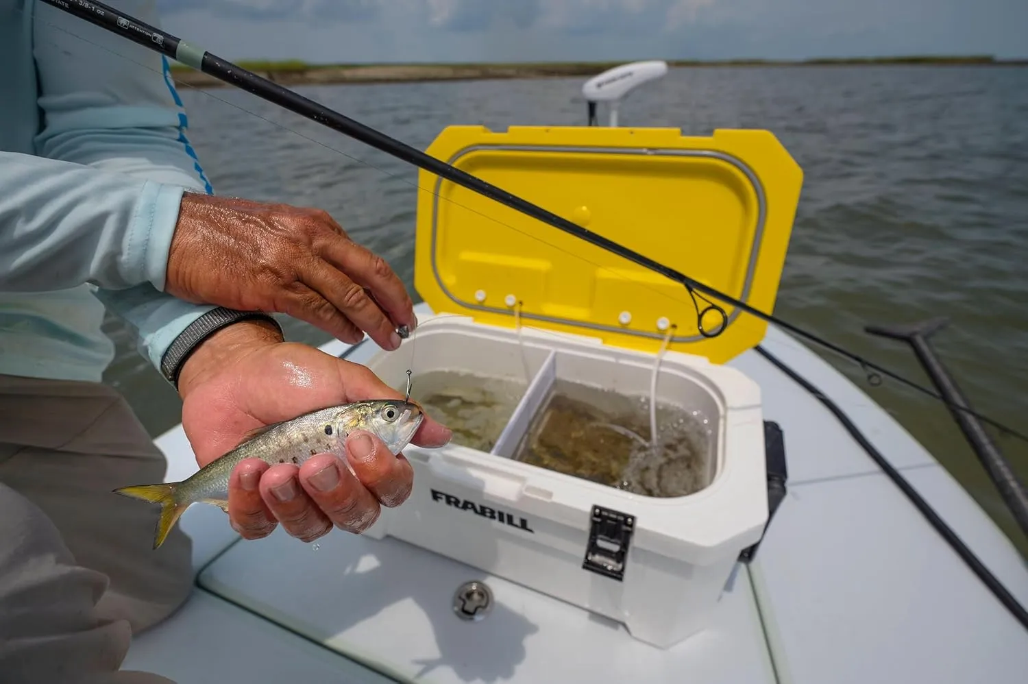 Frabill Magnum Bait Station 30 | 30 Quart Bait Cooler with Dual Aeration, White and Yellow