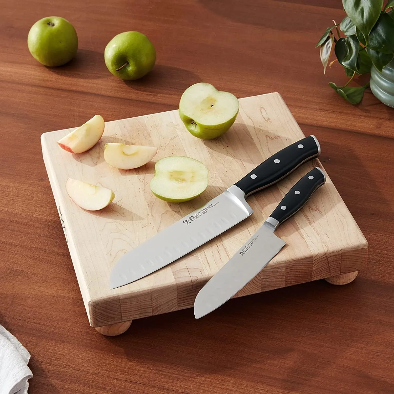 HENCKELS Forged Accent Razor-Sharp 2-pc Knife Set, Santoku Knife 5 Inch, Santoku Knife 7 Inch, German Engineered Informed by 100  Years of Mastery,Black