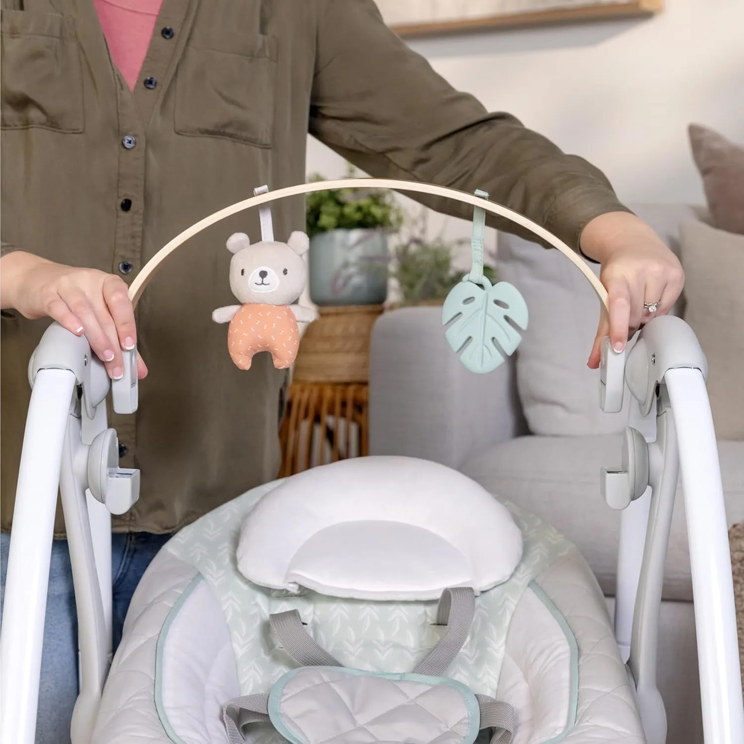 Ingenuity Cozy Spot Swing n Go Portable Swing - Removable and Rotatable Wood Toy Bar, 6-Speed, for Ages 0-9 Months, Up to 20 Pounds