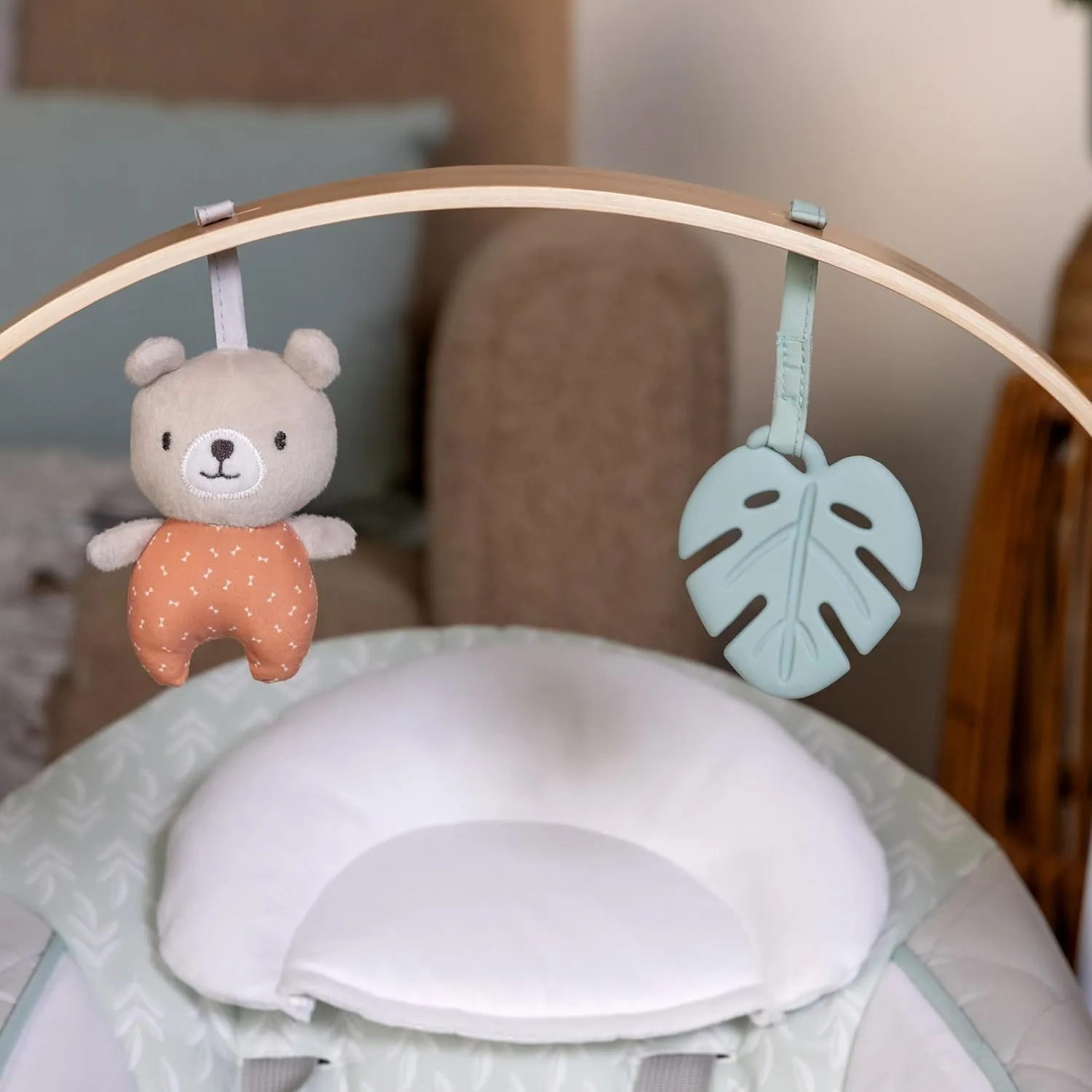 Ingenuity Cozy Spot Swing n Go Portable Swing - Removable and Rotatable Wood Toy Bar, 6-Speed, for Ages 0-9 Months, Up to 20 Pounds