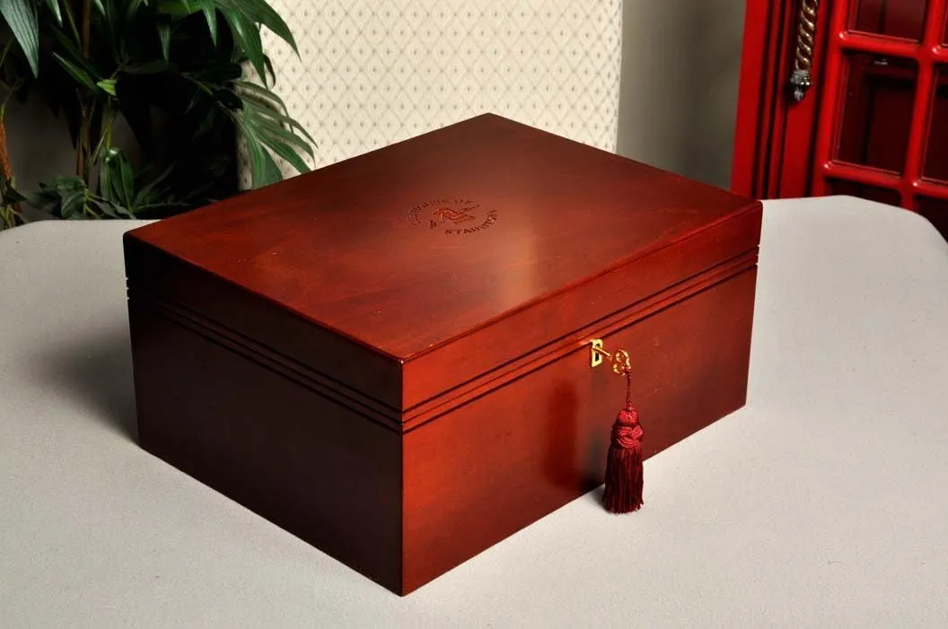 The House of Staunton - Large Premium Chess Box